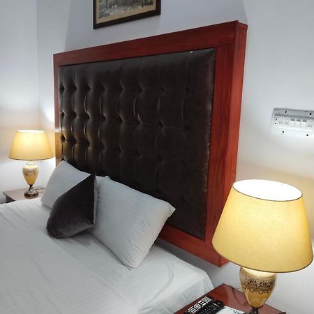 Family Guest House Lahore Near Airport Luaran gambar