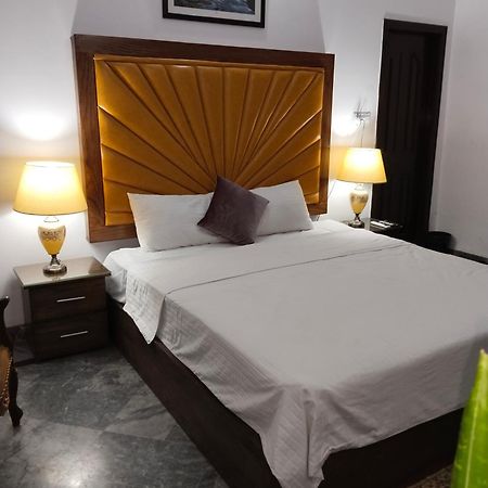 Family Guest House Lahore Near Airport Luaran gambar