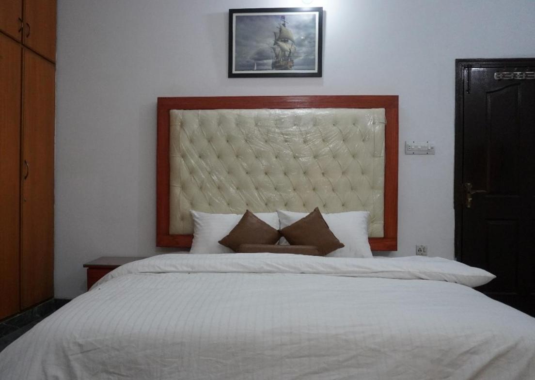 Family Guest House Lahore Near Airport Luaran gambar