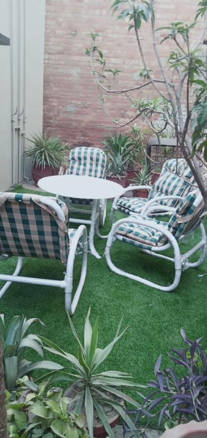 Family Guest House Lahore Near Airport Luaran gambar