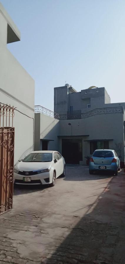 Family Guest House Lahore Near Airport Luaran gambar