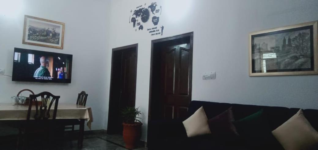 Family Guest House Lahore Near Airport Luaran gambar