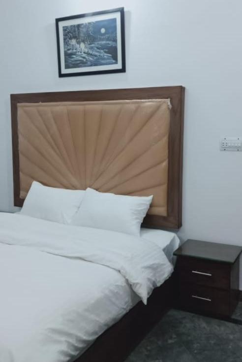 Family Guest House Lahore Near Airport Luaran gambar