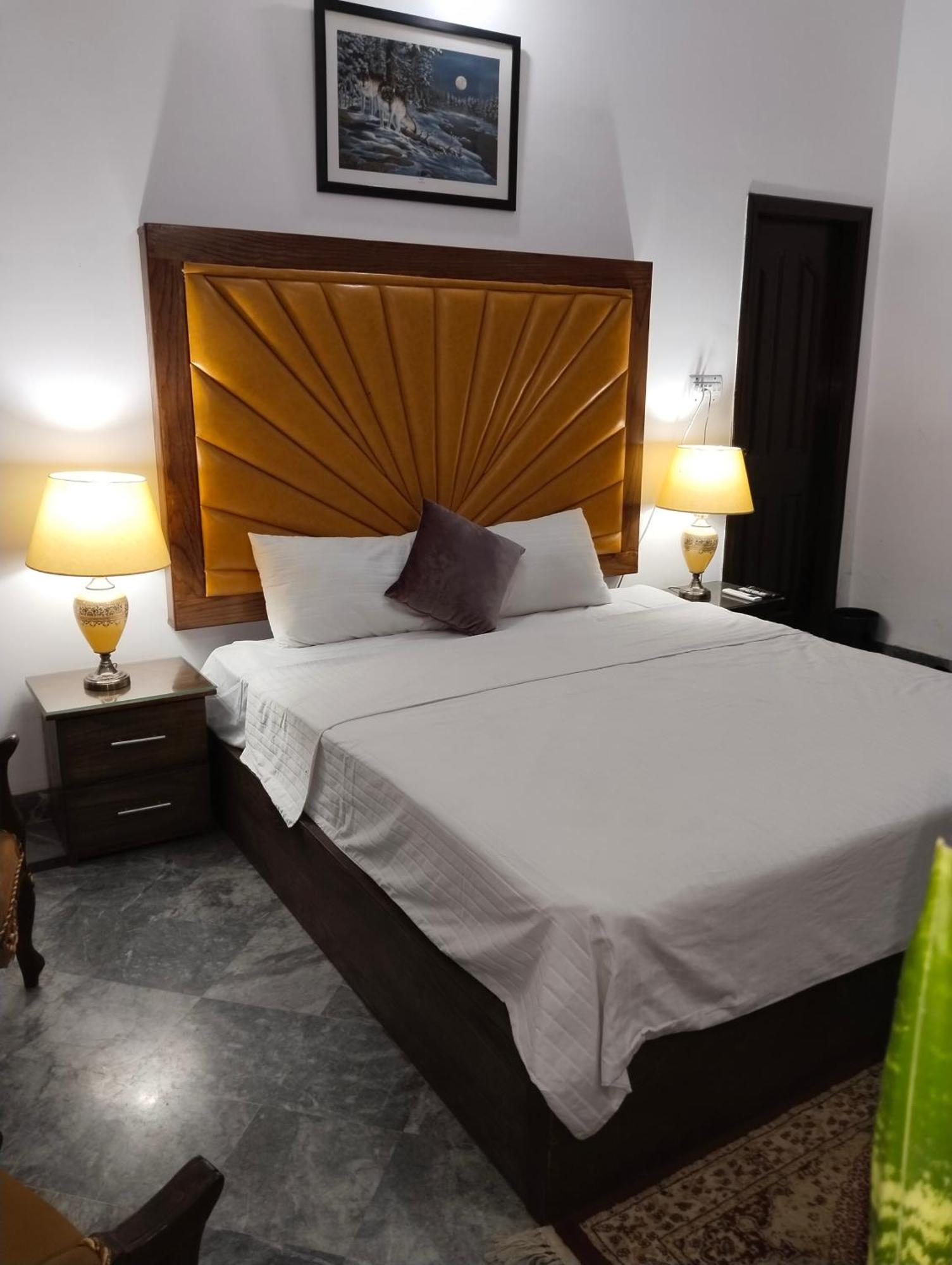 Family Guest House Lahore Near Airport Luaran gambar