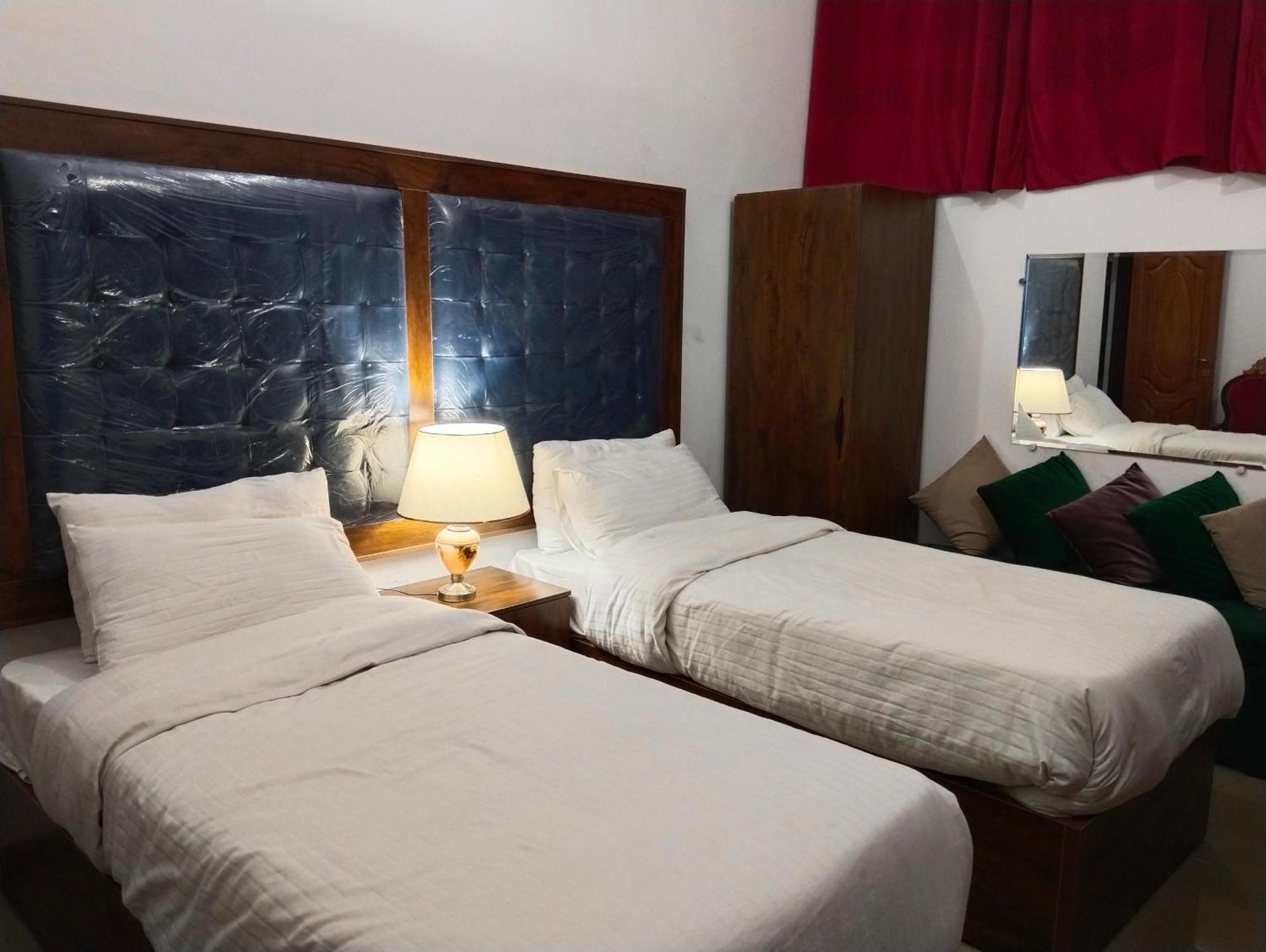 Family Guest House Lahore Near Airport Luaran gambar