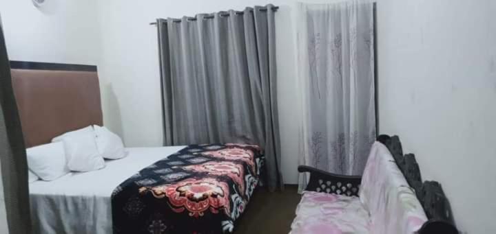 Family Guest House Lahore Near Airport Luaran gambar